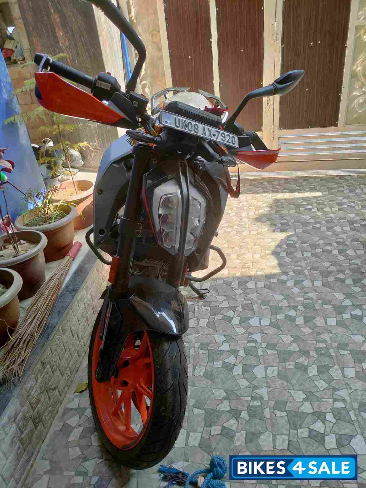 Silver Metallic KTM Duke 390 BS6