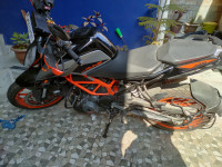 Silver Metallic KTM Duke 390 BS6