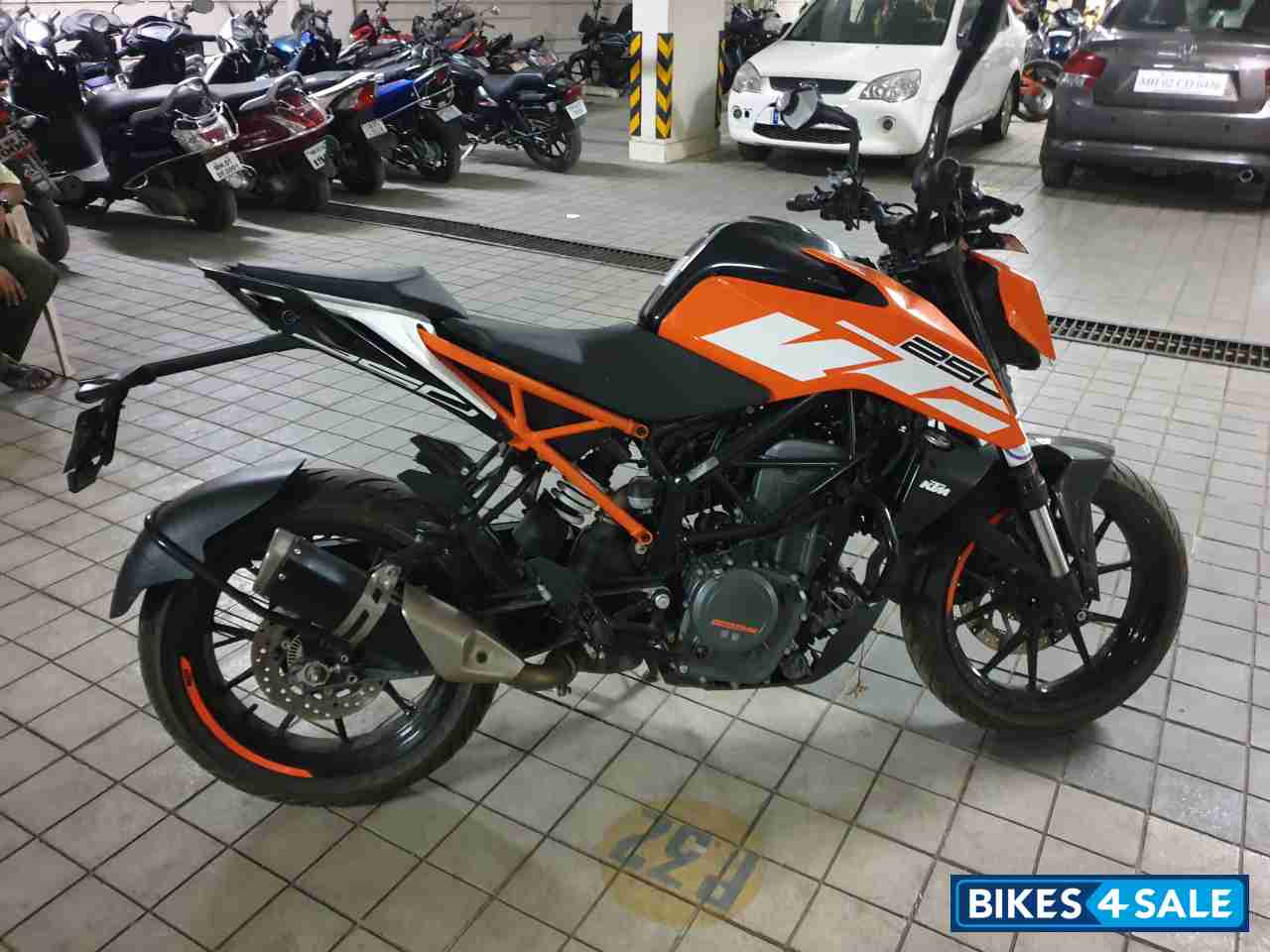Orange KTM Duke 250