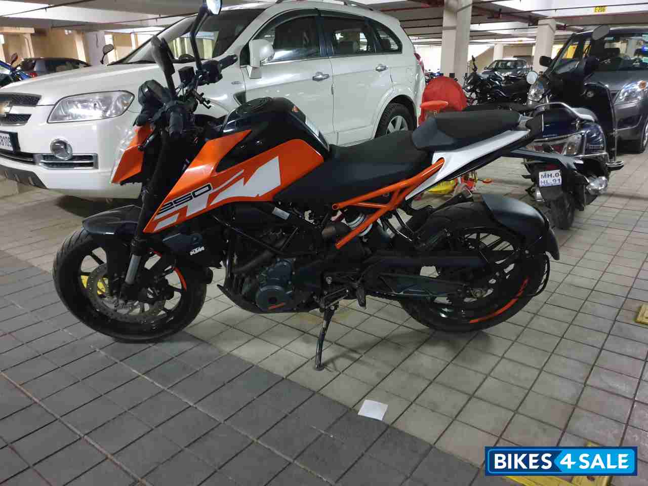 Orange KTM Duke 250