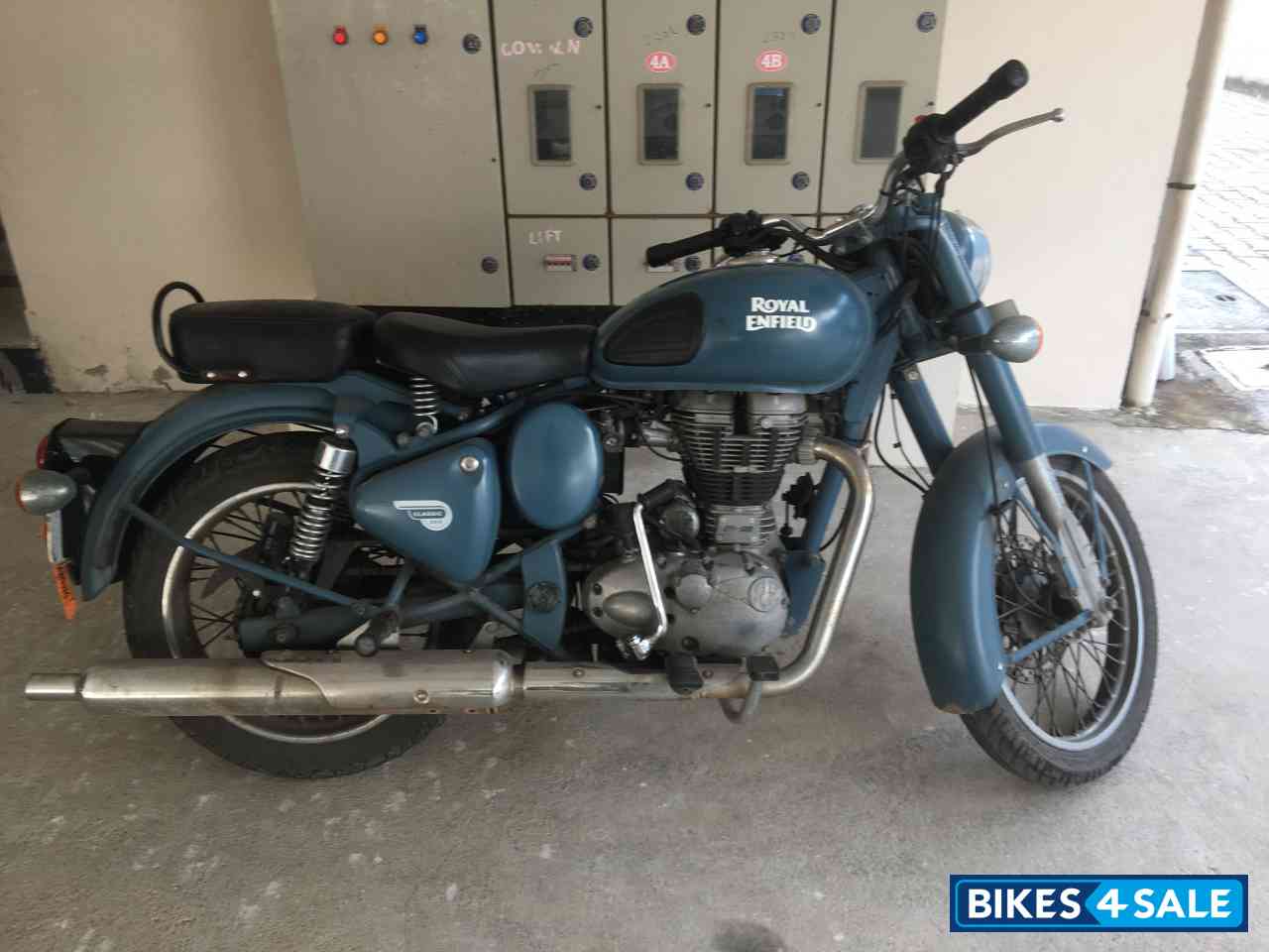 Royal Enfield Classic Squadron Blue