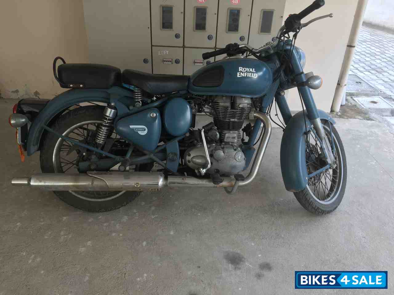 Royal Enfield Classic Squadron Blue Royal Enfield Classic Squadron Blue