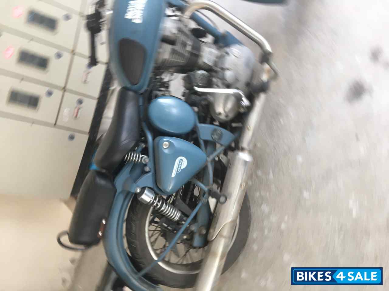 Royal Enfield Classic Squadron Blue Royal Enfield Classic Squadron Blue