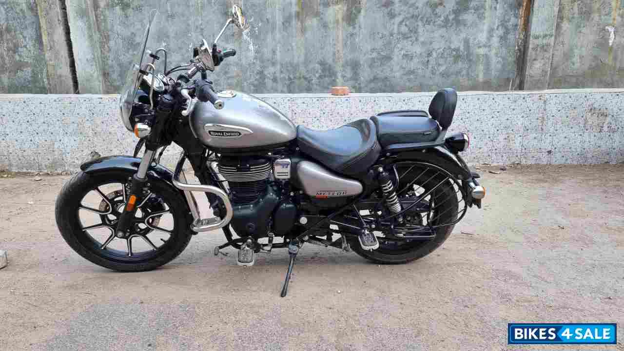 Silver Royal Enfield Meteor 350 Supernova Silver Royal Enfield Meteor 350 Supernova