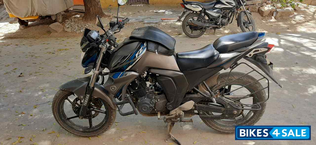 Metallic Grey Yamaha FZ-S
