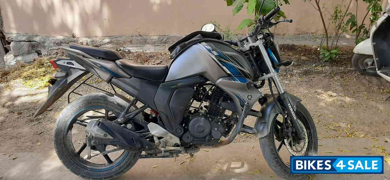Metallic Grey Yamaha FZ-S