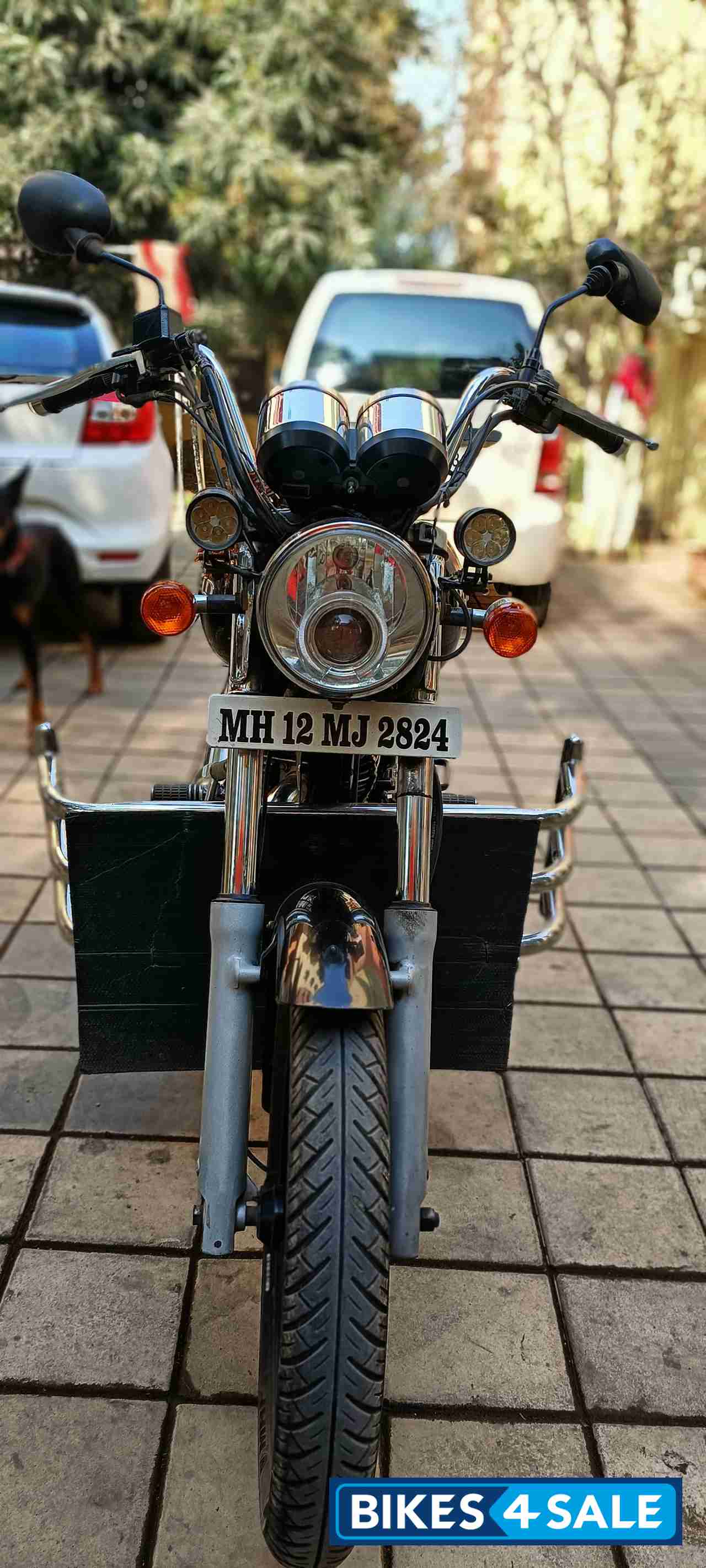 Black Royal Enfield Thunderbird Black Royal Enfield Thunderbird