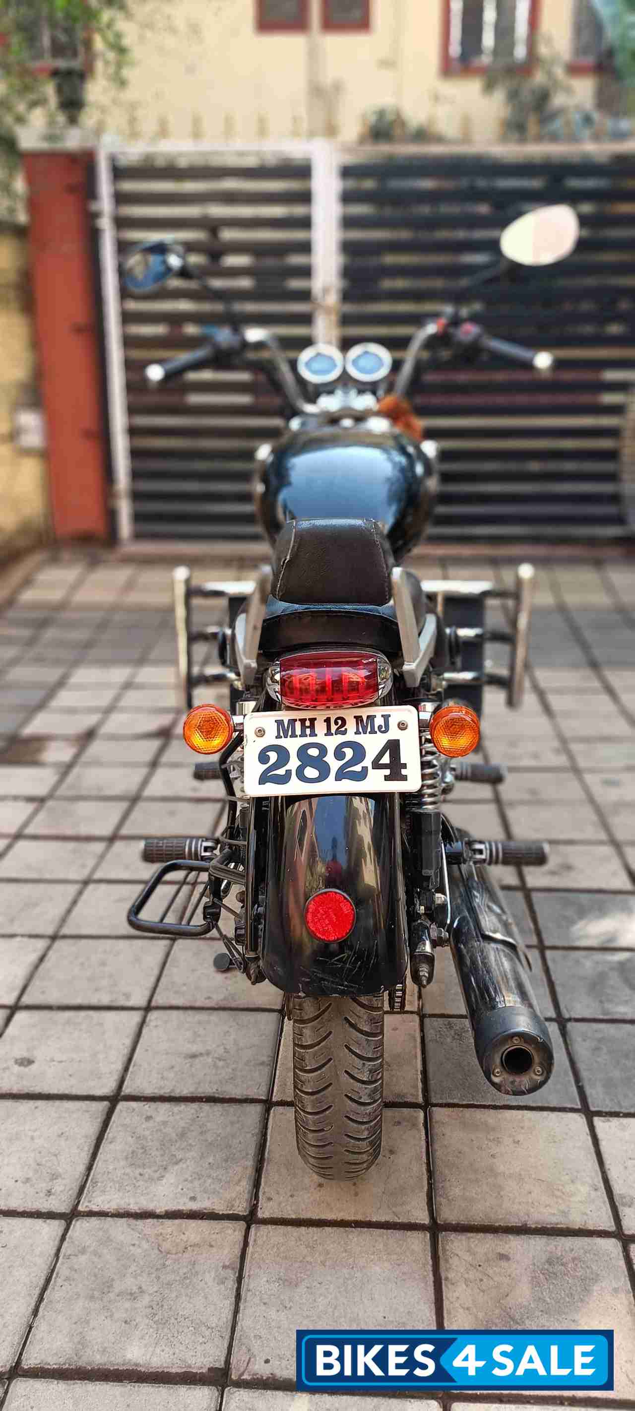 Black Royal Enfield Thunderbird Black Royal Enfield Thunderbird