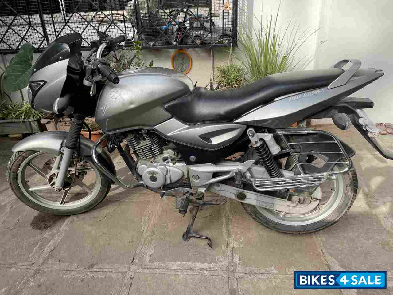 Silver Bajaj Pulsar 150 DTSi