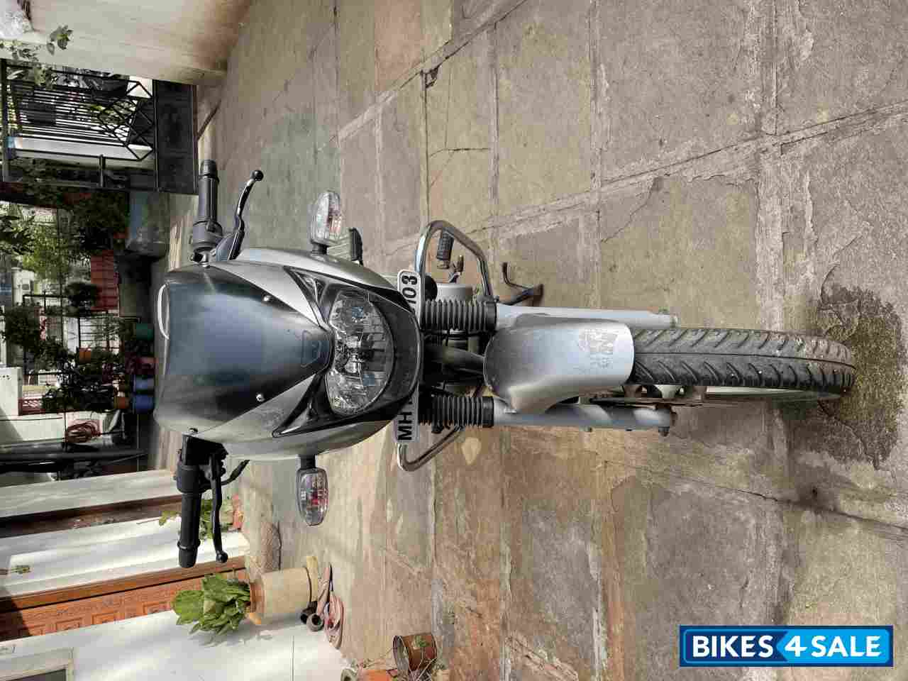 Silver Bajaj Pulsar 150 DTSi