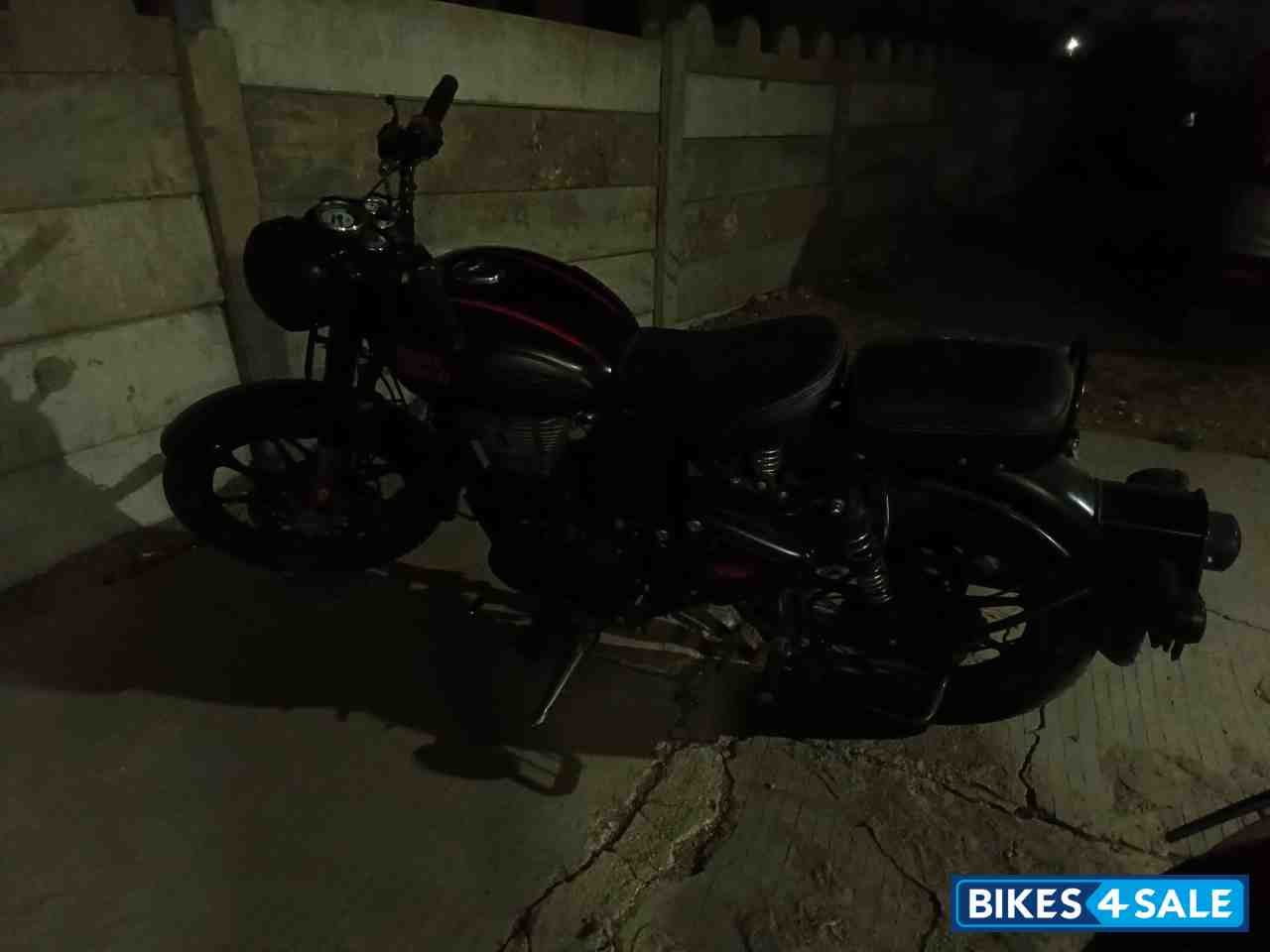 Met Black Royal Enfield Classic 350