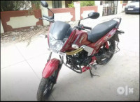 Red Mahindra Centuro