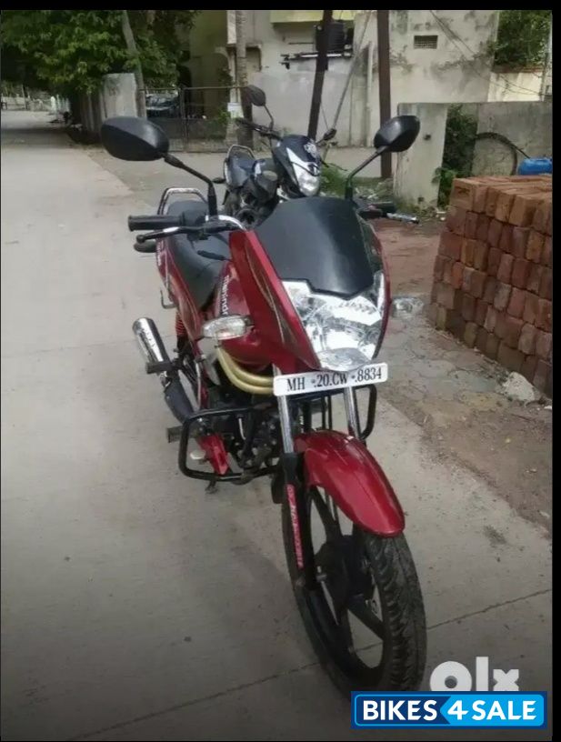 Red Mahindra Centuro