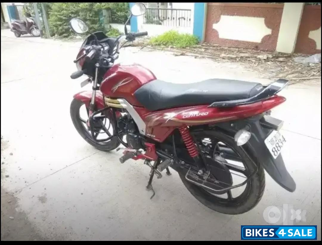 Red Mahindra Centuro