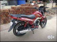 Red Mahindra Centuro