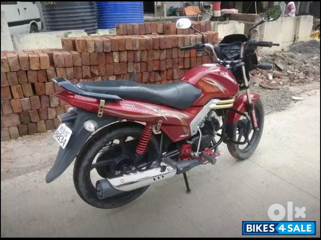 Red Mahindra Centuro