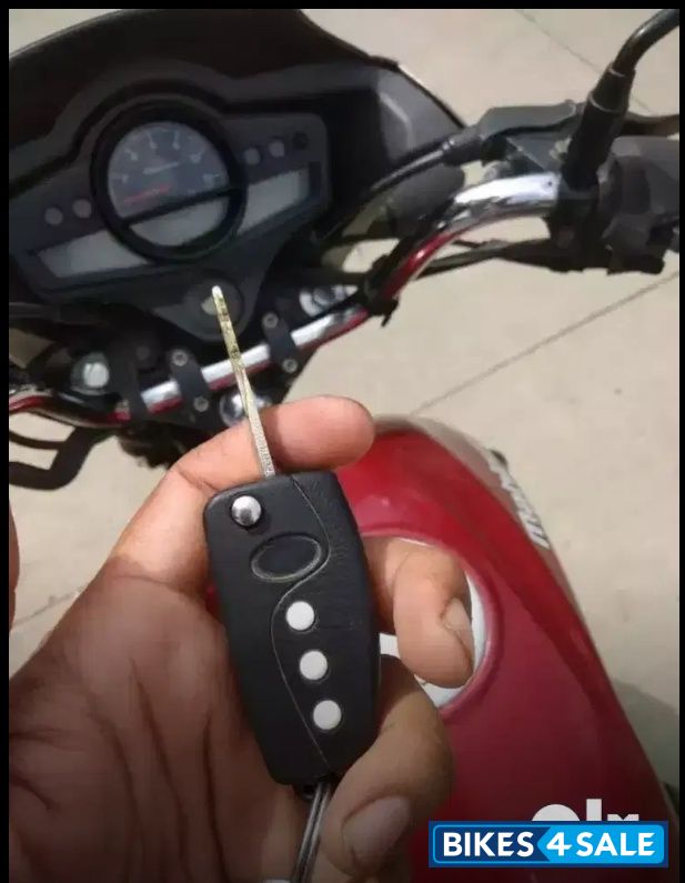 Red Mahindra Centuro