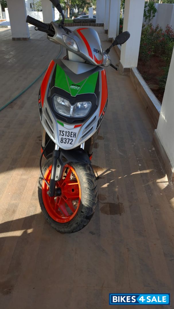 Red Aprilia SR 150 Race