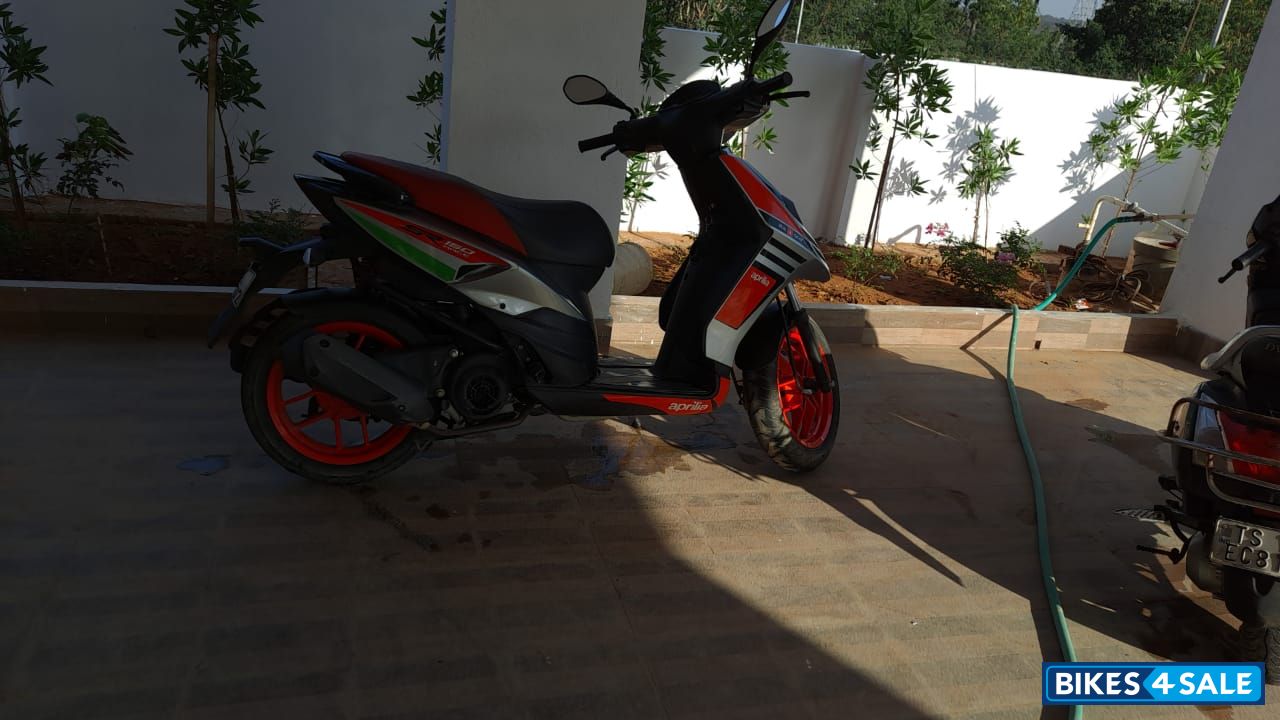 Red Aprilia SR 150 Race