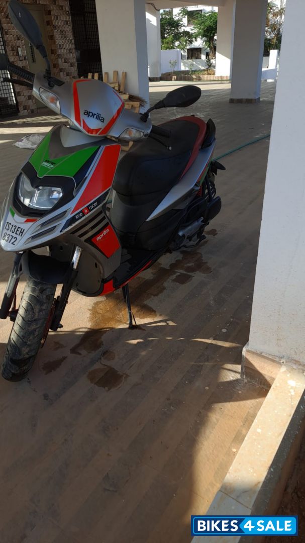 Red Aprilia SR 150 Race