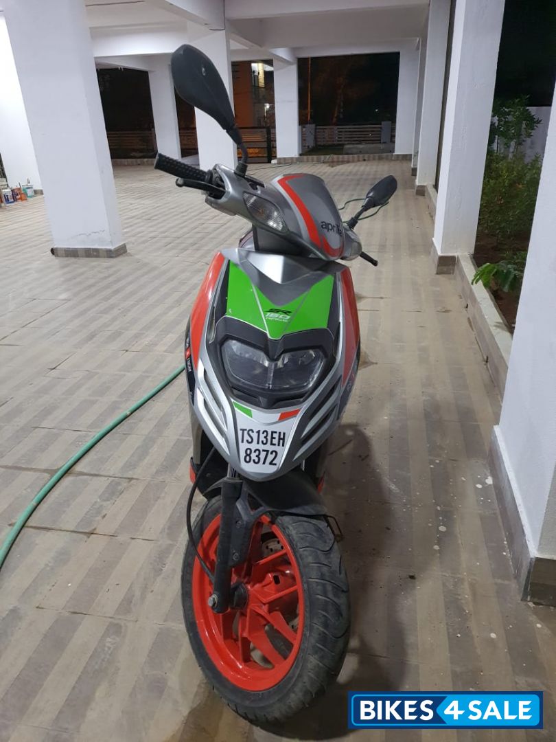 Red Aprilia SR 150 Race