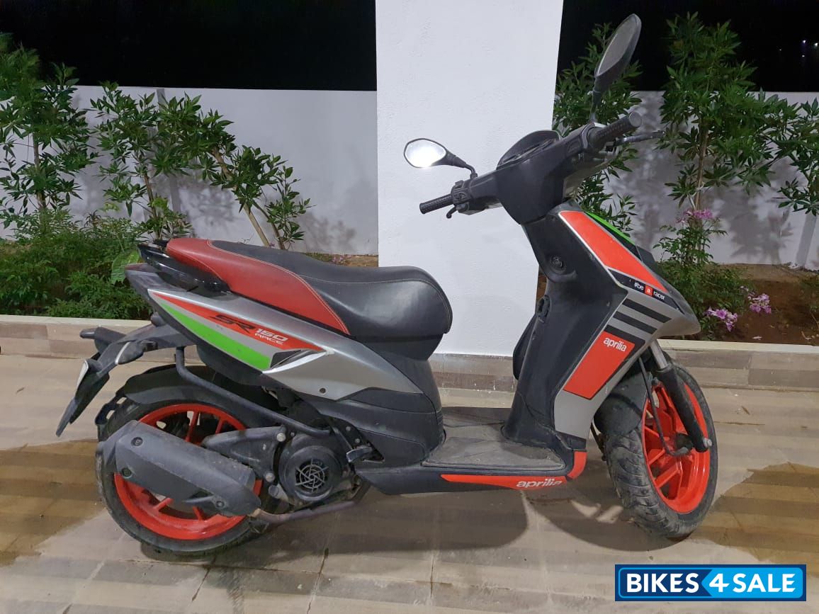 Red Aprilia SR 150 Race