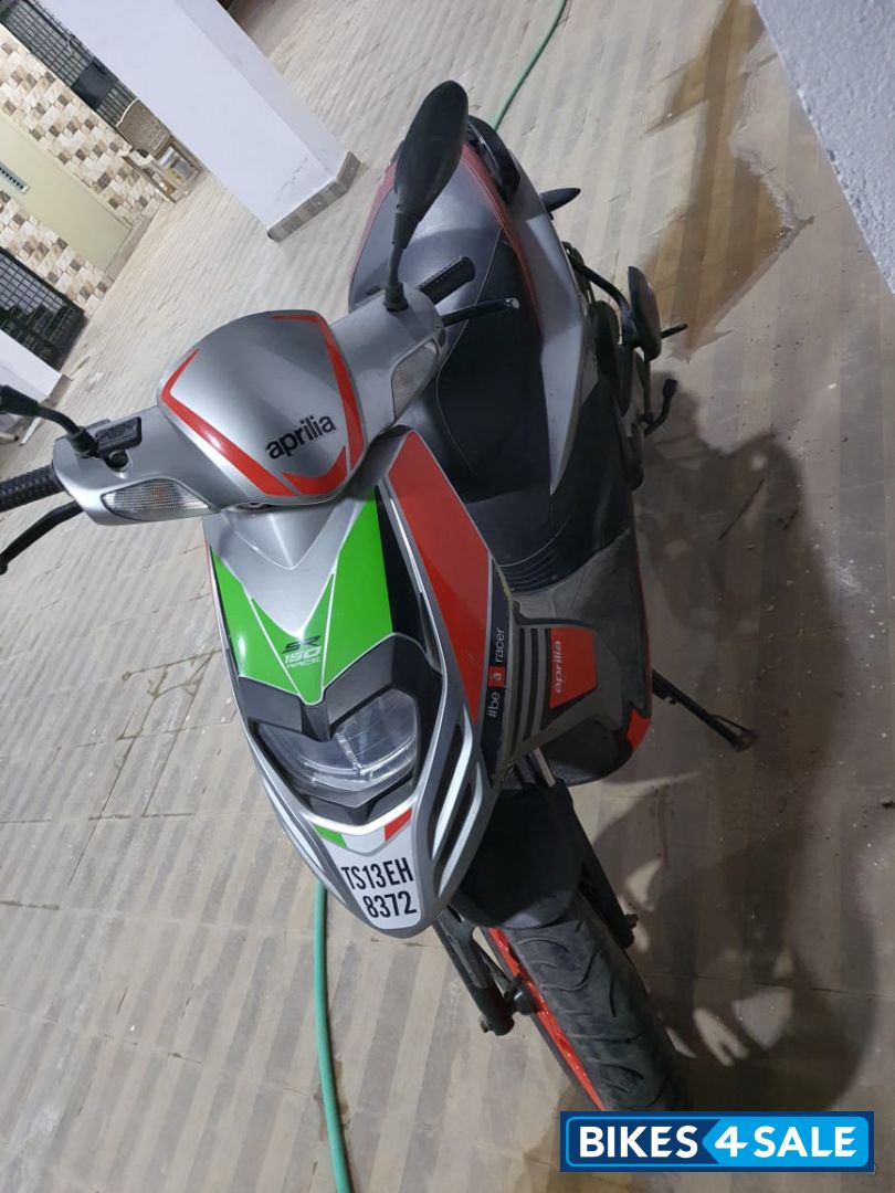 Red Aprilia SR 150 Race