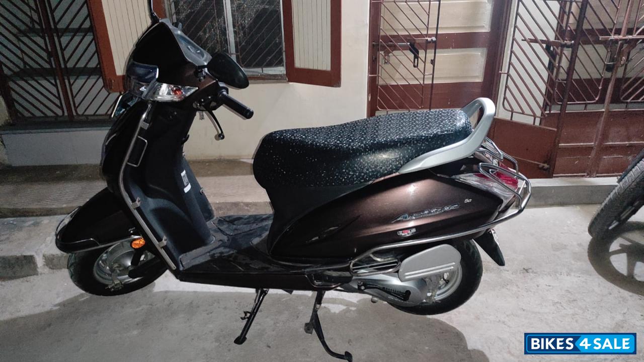 Metalic Brown Honda Activa 5G Metalic Brown Honda Activa 5G
