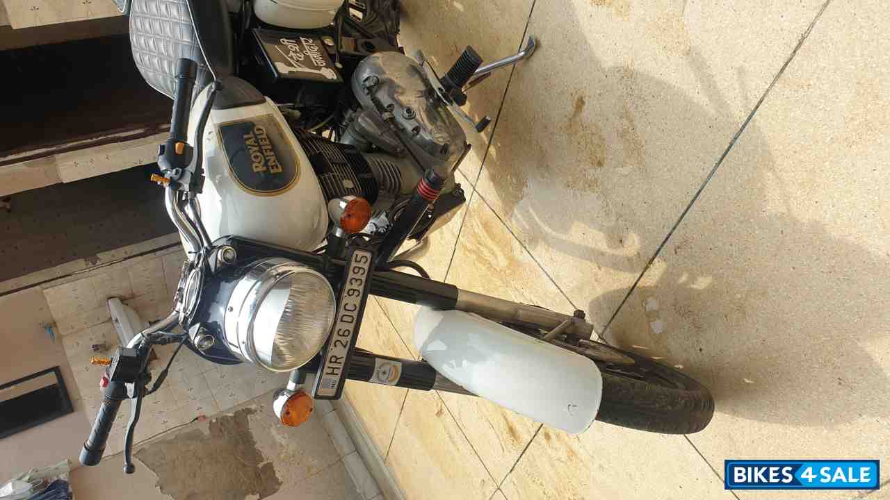 White Royal Enfield Classic 350