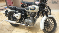 White Royal Enfield Classic 350