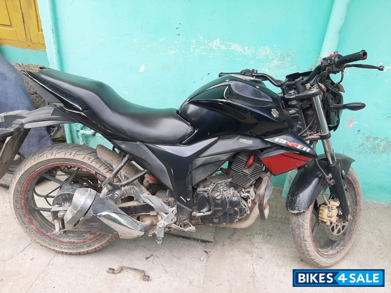 Black Suzuki Gixxer 150