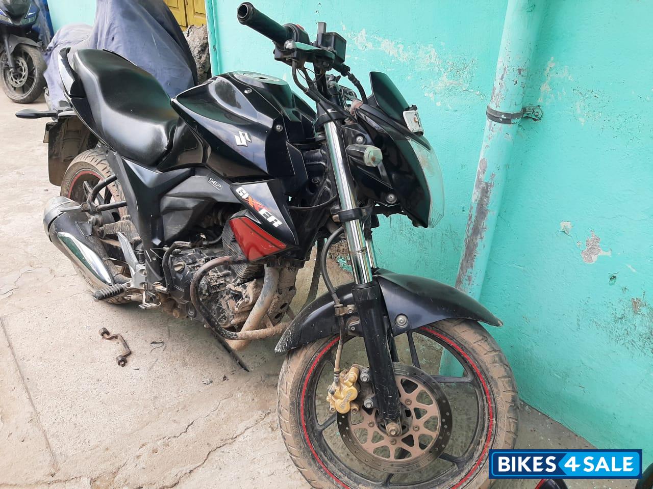 Black Suzuki Gixxer 150