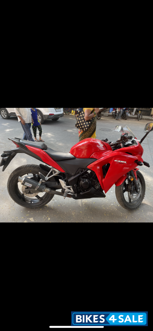Red Honda CBR 250R