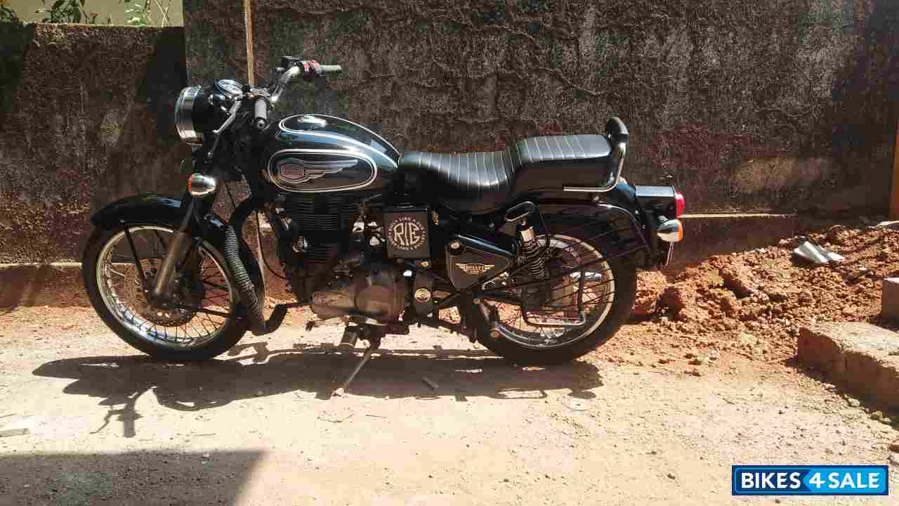 Black Royal Enfield Bullet Standard 500