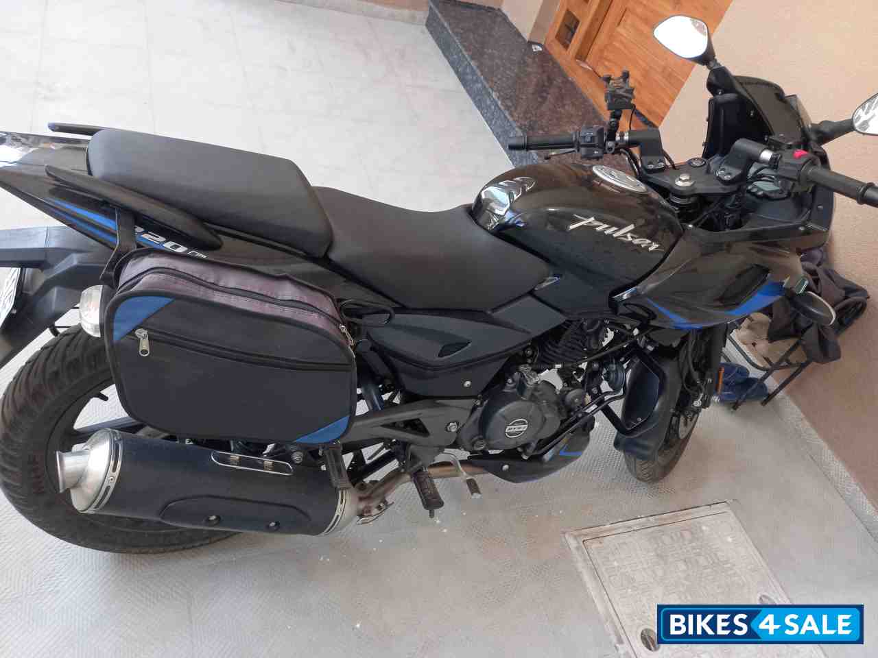 Bajaj Pulsar 220F BS6