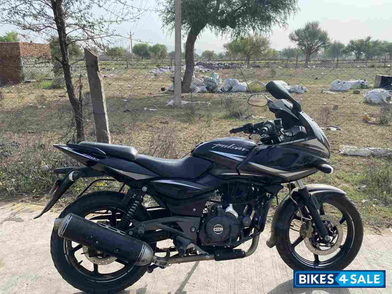 Bajaj Pulsar 220F