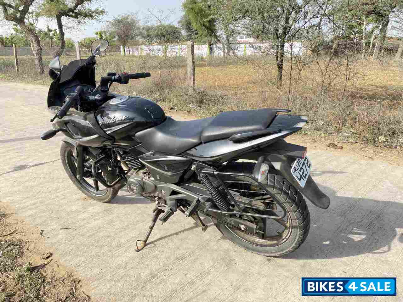 Bajaj Pulsar 220F