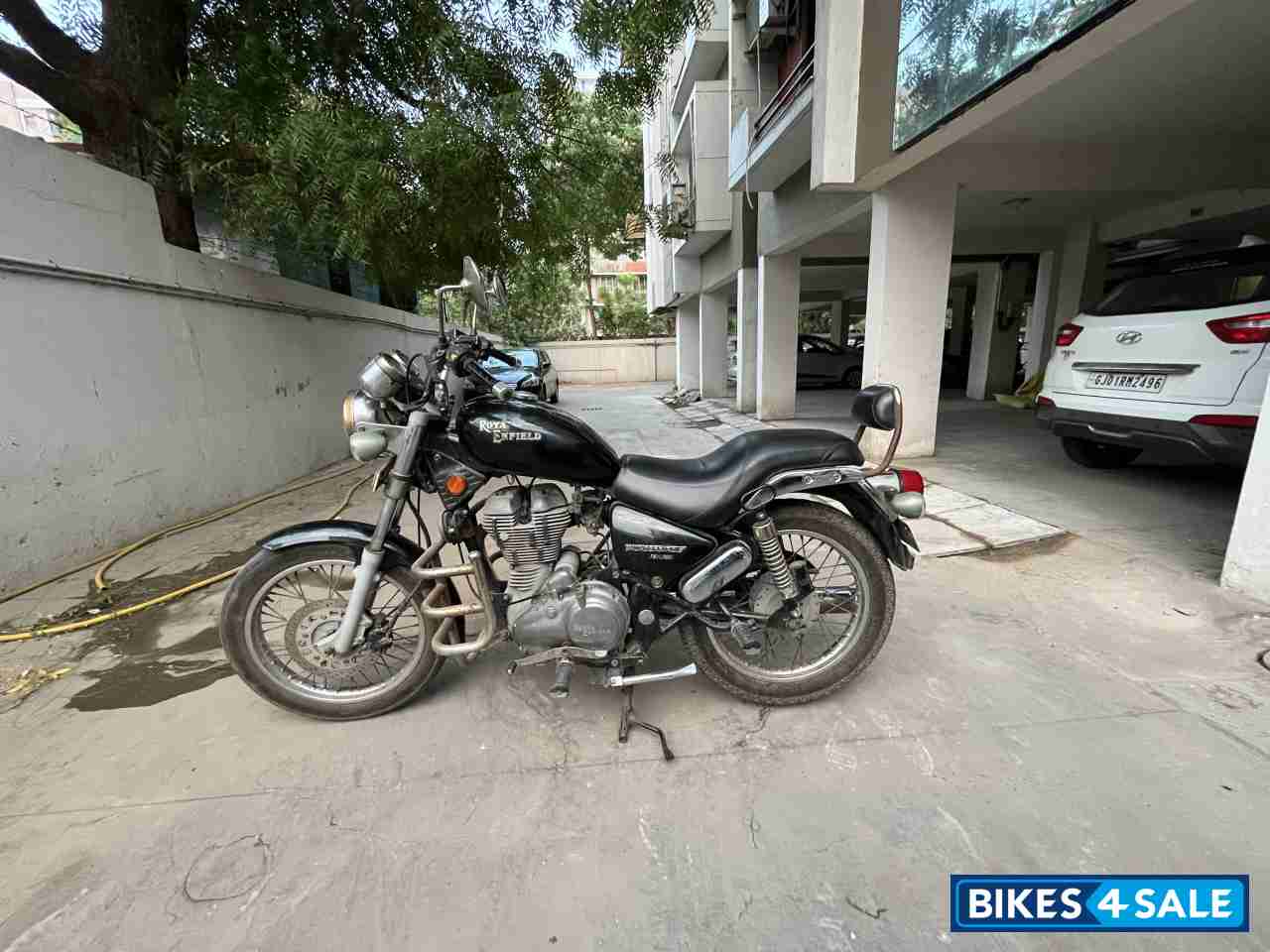 Black Royal Enfield Thunderbird 350