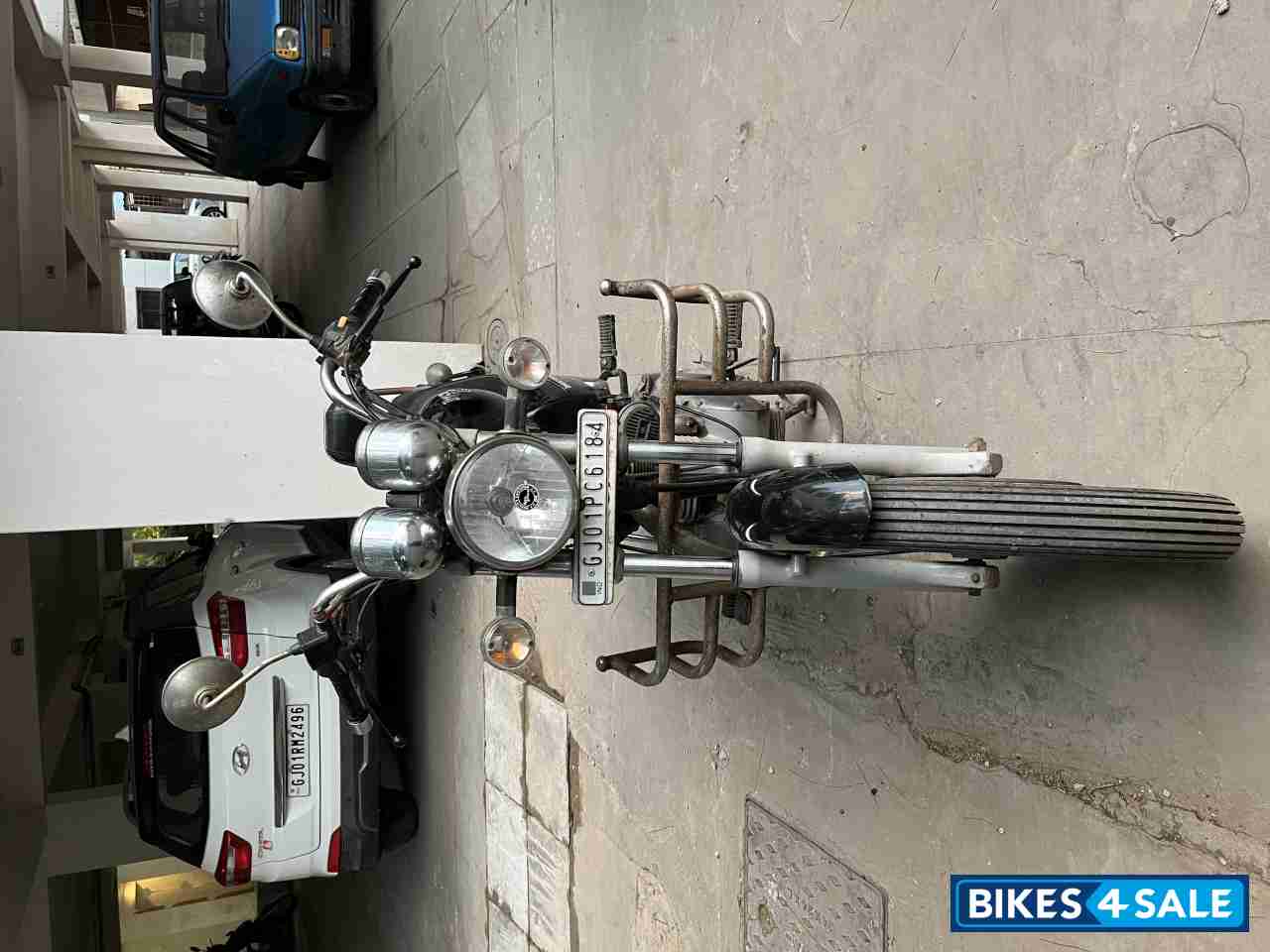 Black Royal Enfield Thunderbird 350