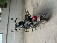 Black Royal Enfield Thunderbird 350