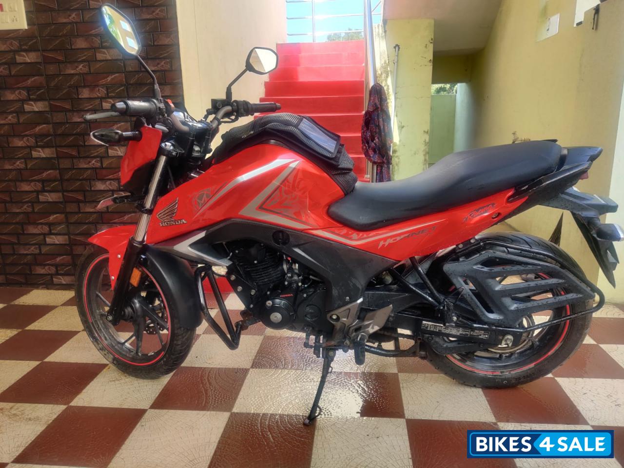 Sports Red Honda CB Hornet 160R