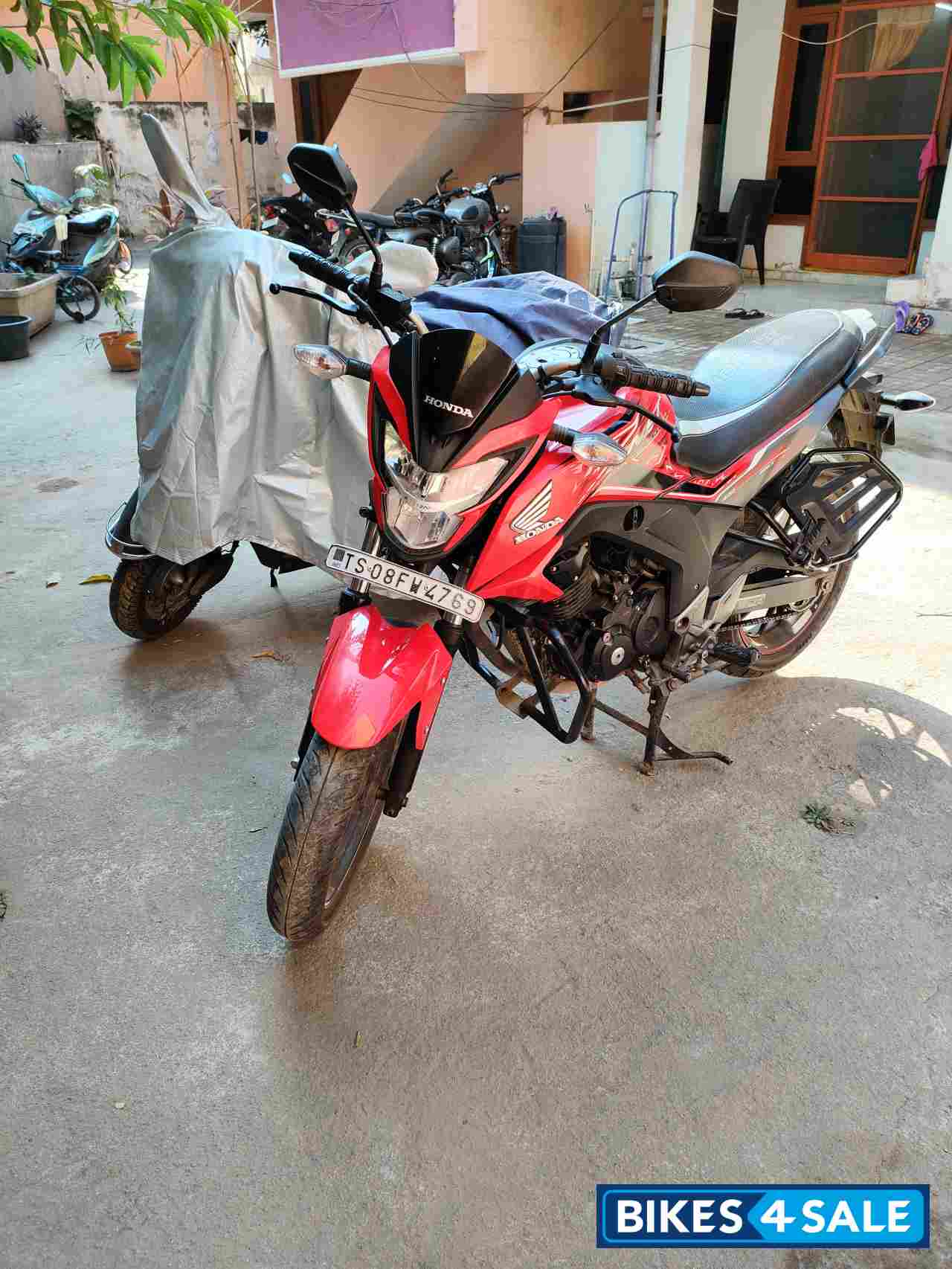 Red Honda CB Hornet 160R