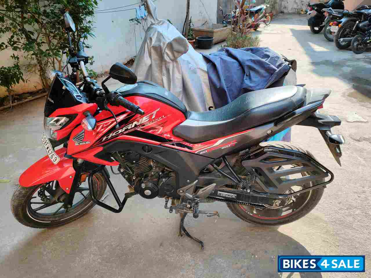 Red Honda CB Hornet 160R