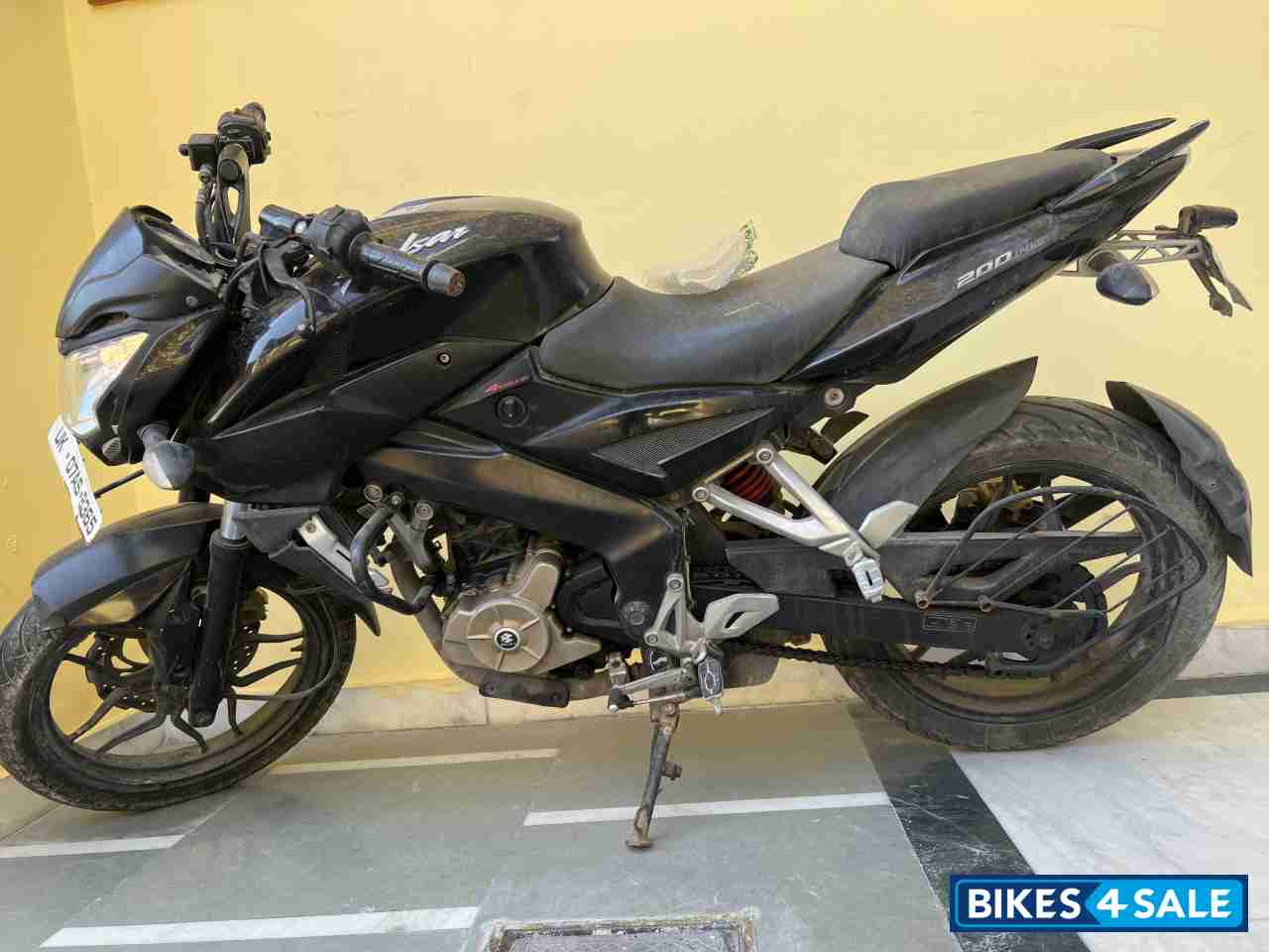 Black Bajaj Pulsar 200 NS