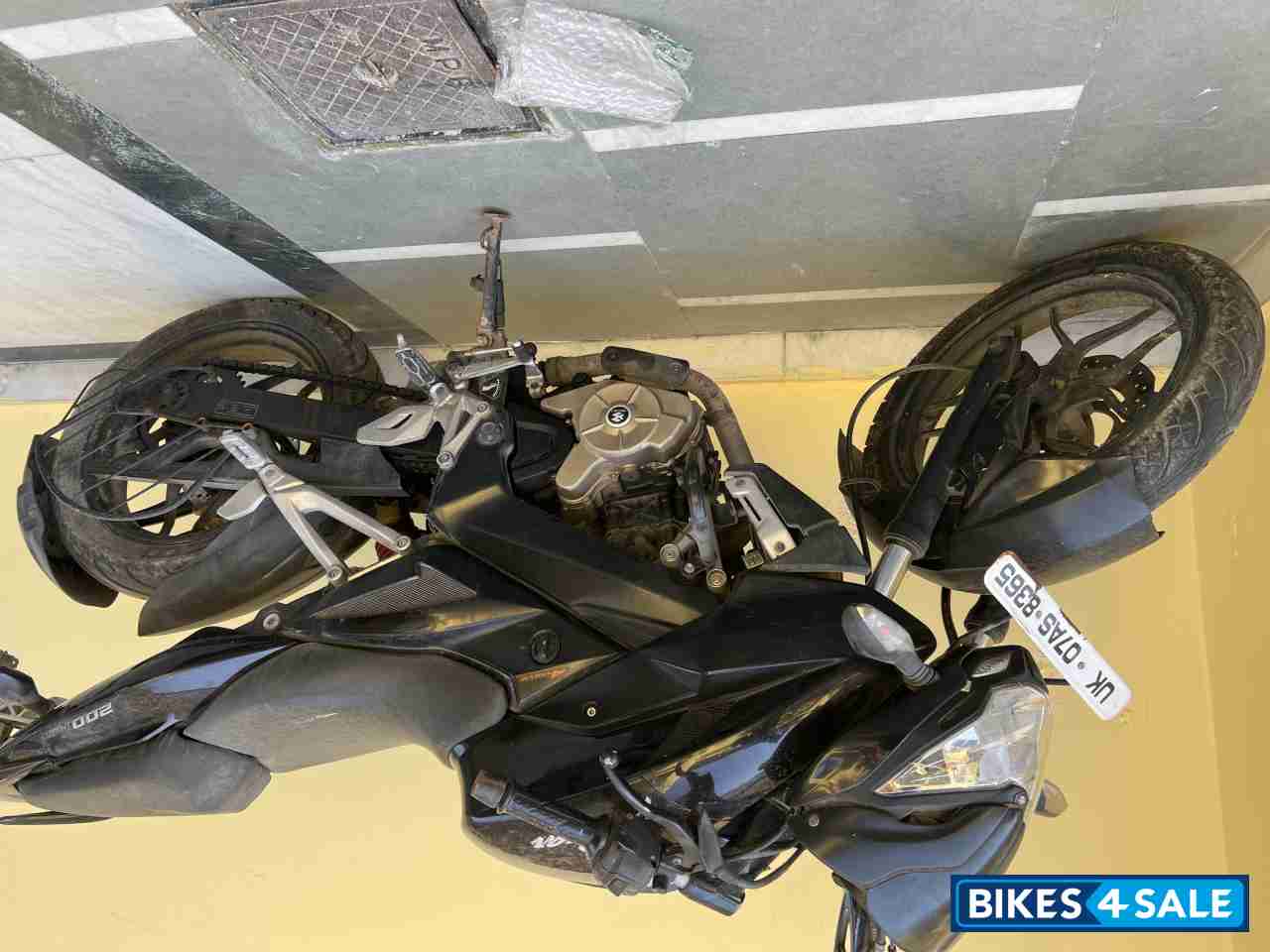 Black Bajaj Pulsar 200 NS