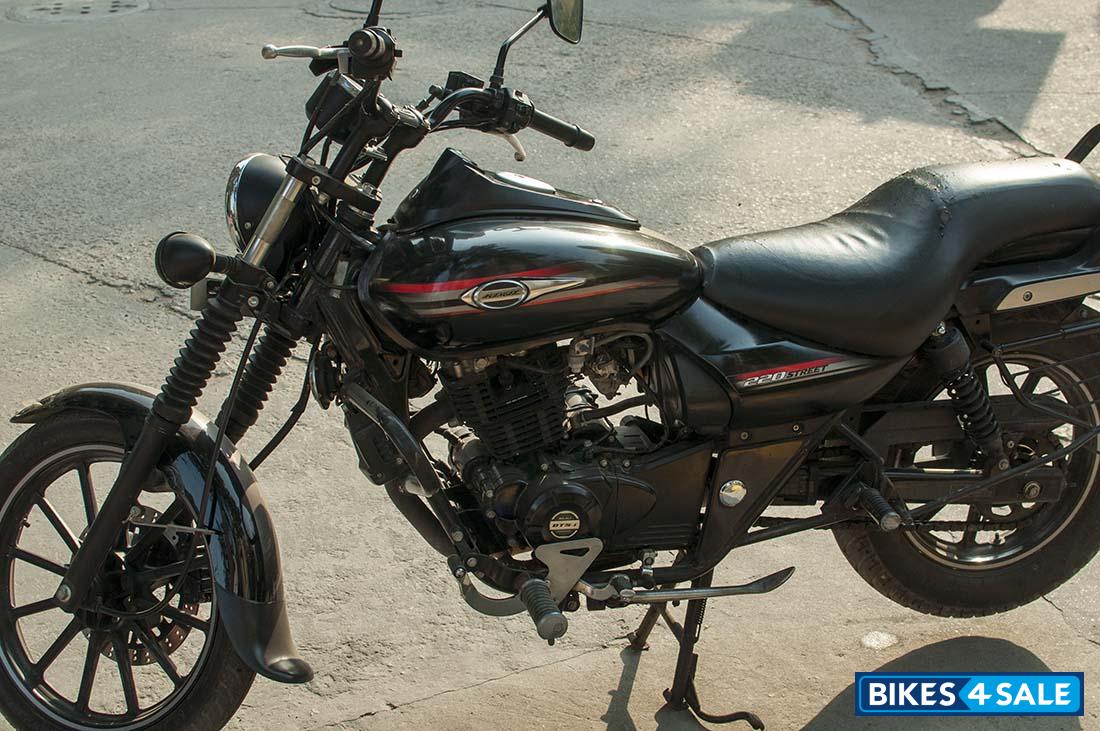 Bajaj Avenger 220 DTS-i