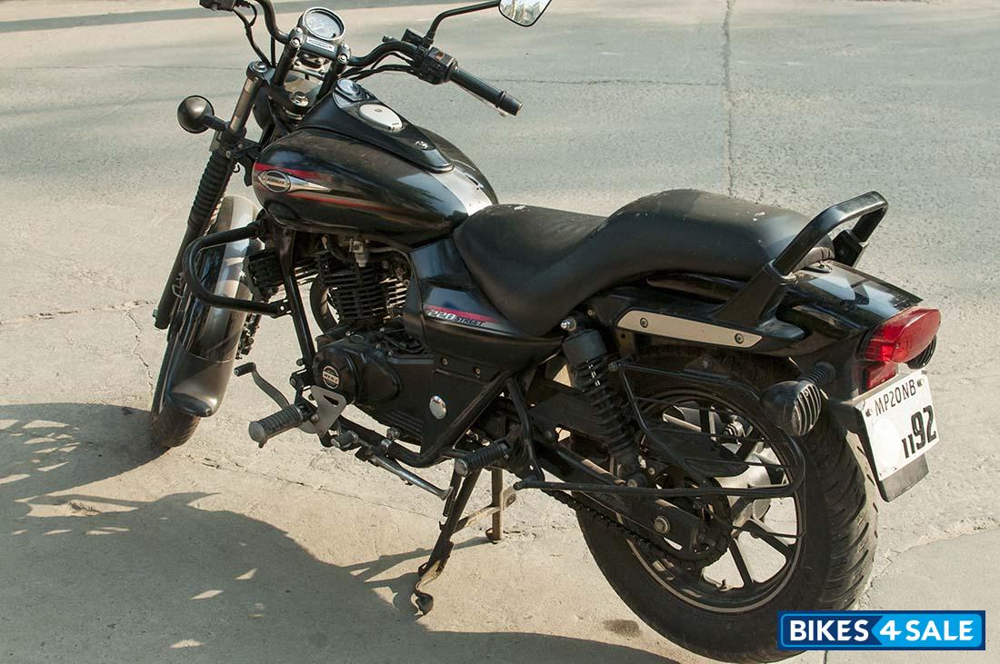 Bajaj Avenger 220 DTS-i