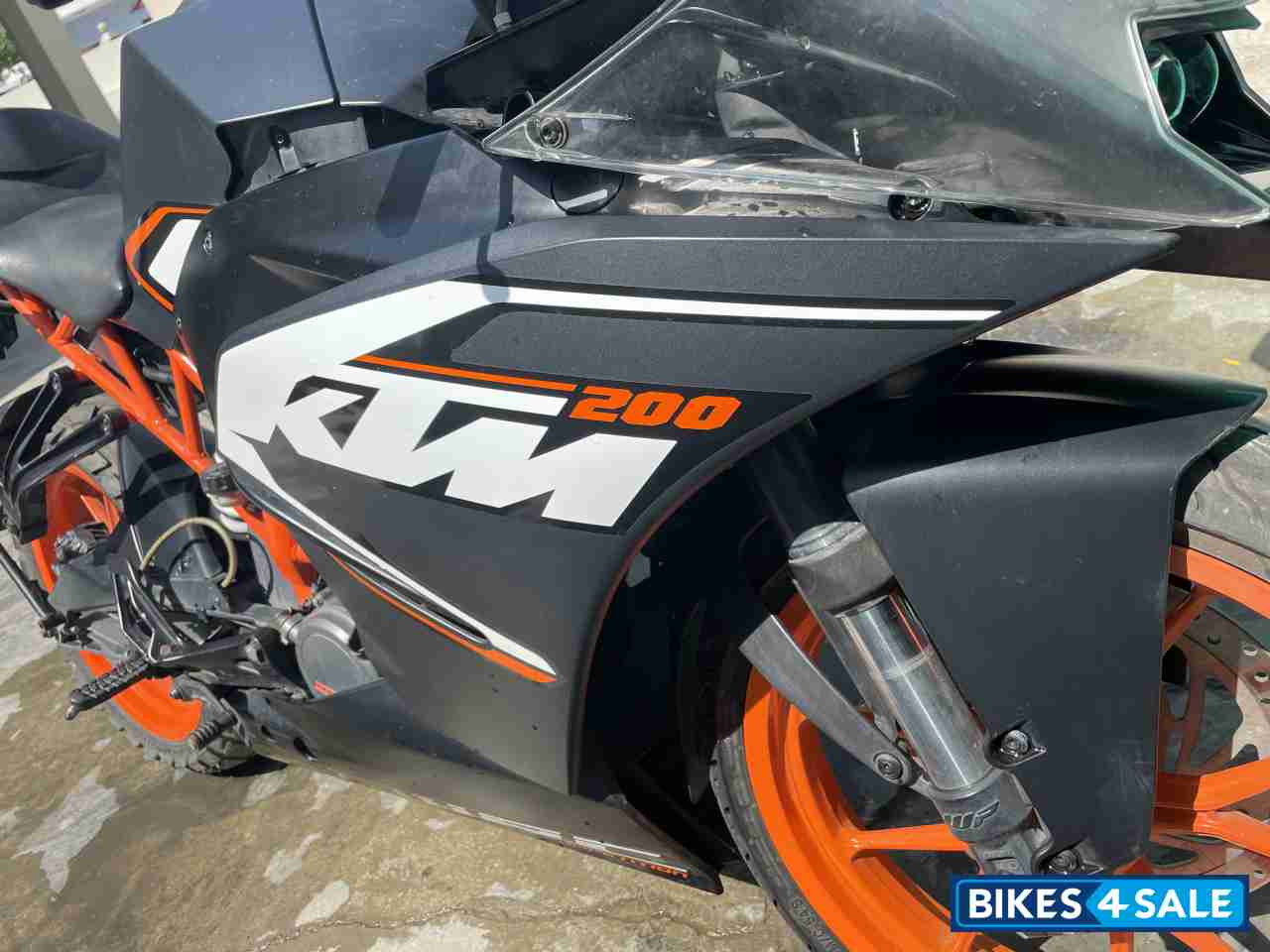 Black KTM RC 200