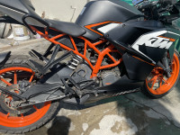 Black KTM RC 200
