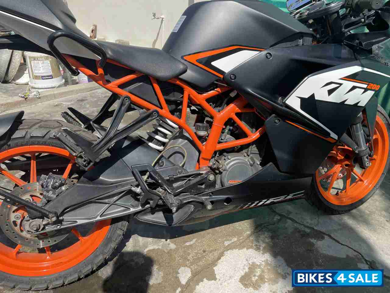 Black KTM RC 200